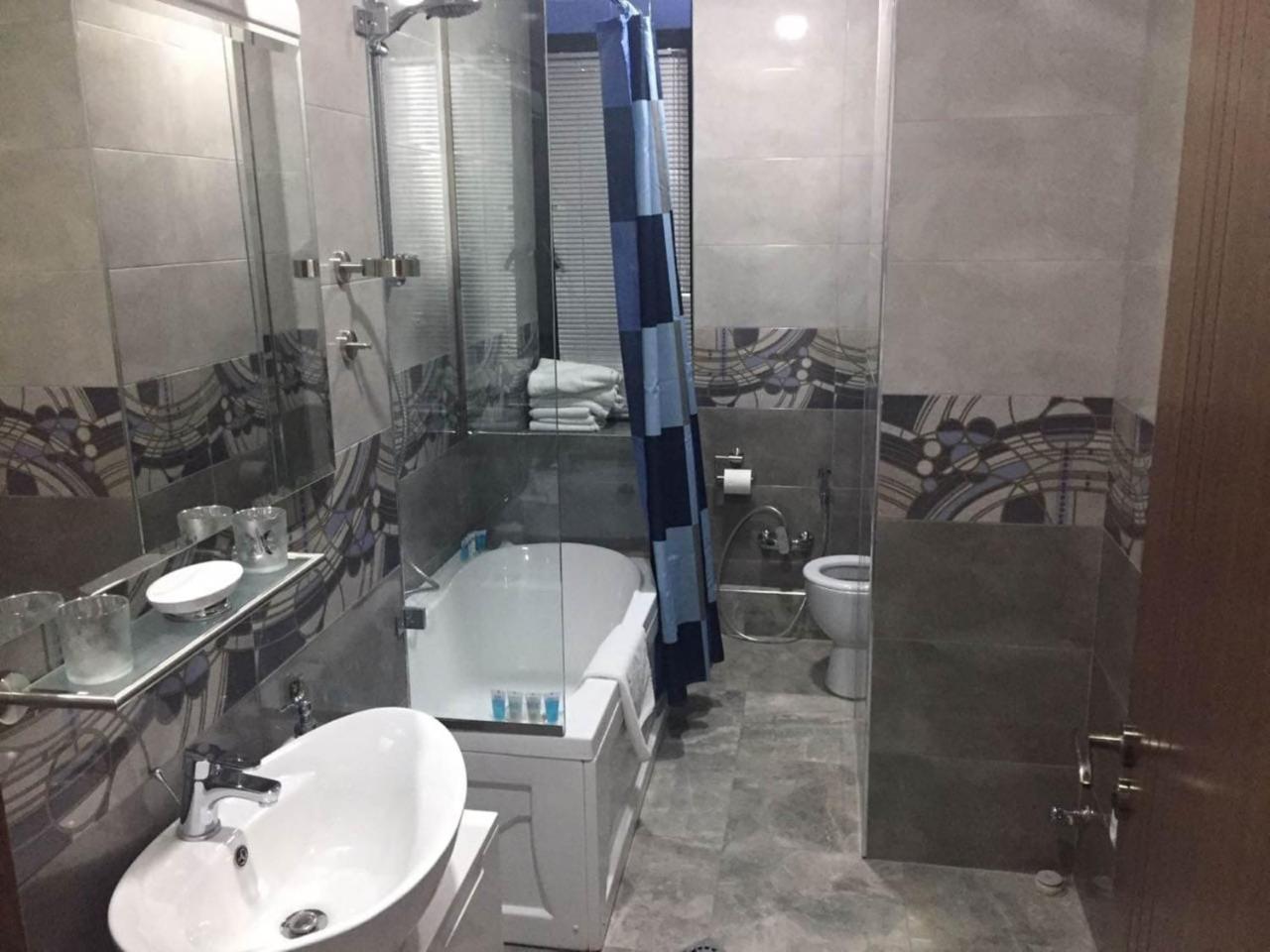 Family Apartment Tbilisi Bagian luar foto